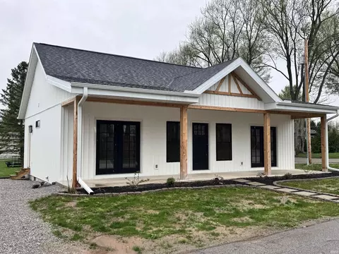 102 S Seventh St, Pierceton, IN 46562