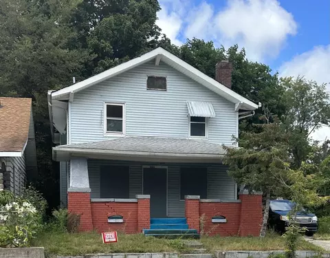 625 E Dubail Ave, South Bend, IN 46613