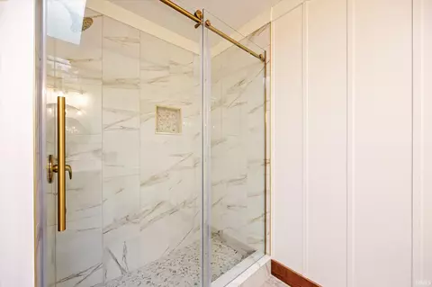 Bath - 3712 E Devonshire Ln, Bloomington, IN 47408 photo 6 of 7