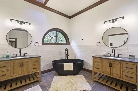 Bath - 3712 E Devonshire Ln, Bloomington, IN 47408 photo 3 of 7