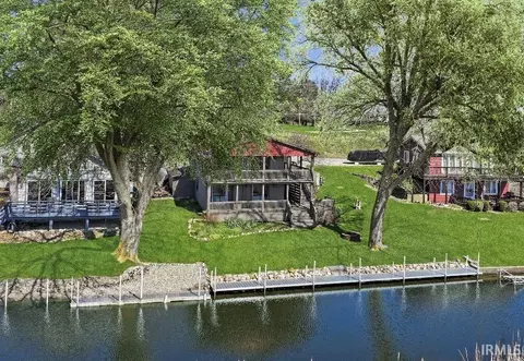 320 Lane 852 Snow Lk, Fremont, IN 46737