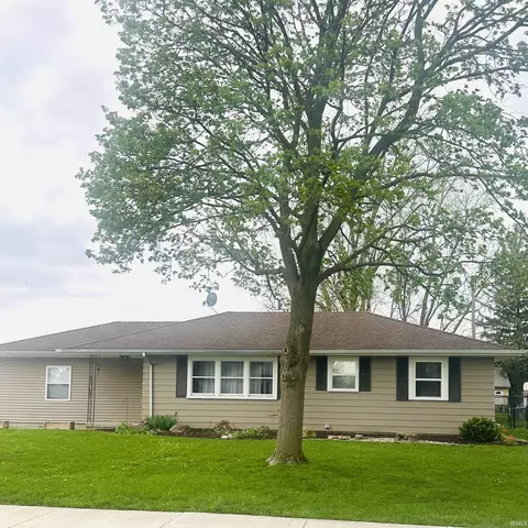 4025 Carl St, Woodburn, IN 46797