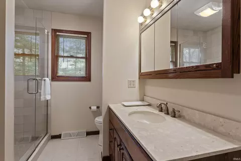 Bath - 15810 Walnut Pointe Pointe, Granger, IN 46530 photo 2 of 4