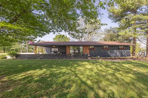 1304 N Chestnut St, Huntingburg, IN 47542
