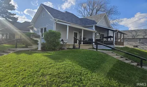 558 E Washington St, Frankfort, IN 46041