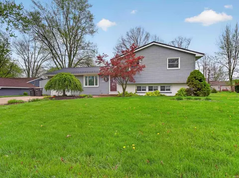 6030 Glenview Dr, Fort Wayne, IN 46815