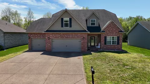 1518 Breezy Creek Dr, Evansville, IN 47720