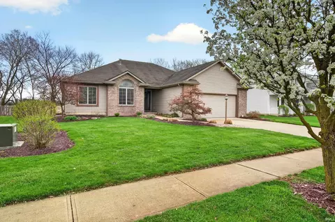 221 Ballenshire Ln, Kendallville, IN 46755