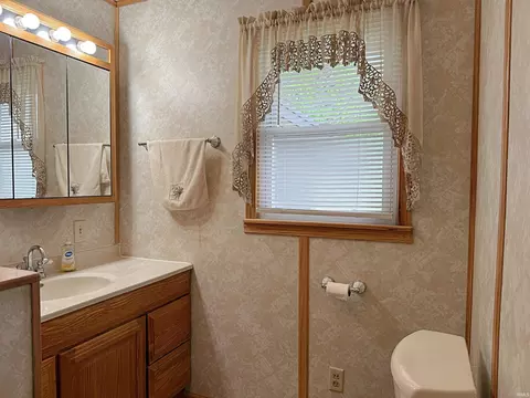 Bath - 626 Elnora St, Odon, IN 47562 photo 2 of 3