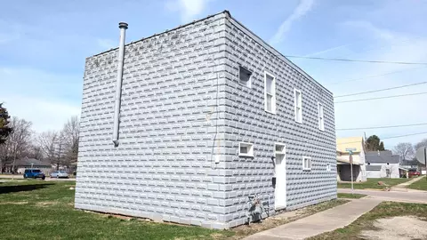 1745 E Market St, Huntington, IN 46750