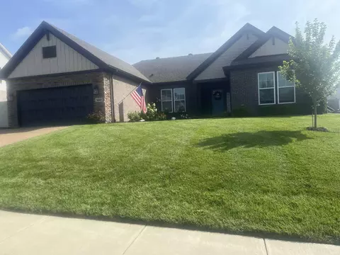 5660 Brompton Dr, Newburgh, IN 47630