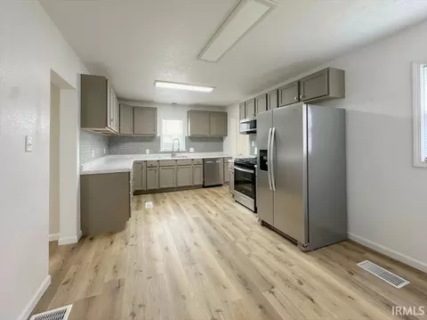 Kitchen - 9 Boulevard, Peru, IN 46970 photo 2 of 4