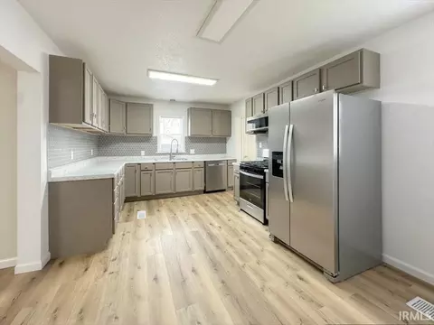 Kitchen - 9 Boulevard, Peru, IN 46970 photo 3 of 4