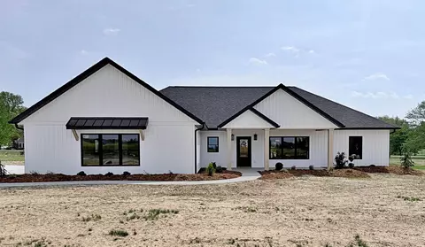 134 Garrett Ave, Loogootee, IN 47553