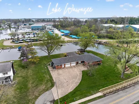 714 S Harkless Dr, Syracuse, IN 46567