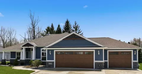 109 Duncastle Ct, Angola, IN 46703