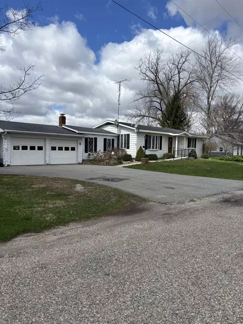 195 N 1075 W, Angola, IN 46703