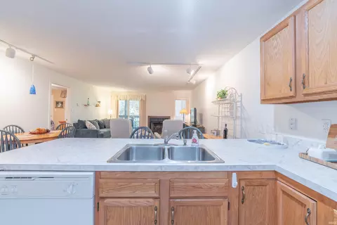 Kitchen - 1847 Eagle Bay Dr, Bloomington, IN 47401 photo 5 of 5