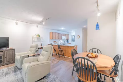 Dining - 1847 Eagle Bay Dr, Bloomington, IN 47401 photo 1 of 2