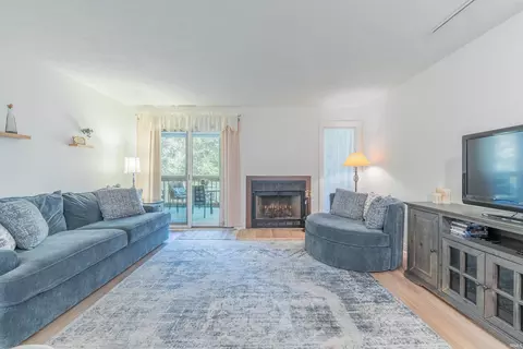 Living - 1847 Eagle Bay Dr, Bloomington, IN 47401 photo 2 of 3