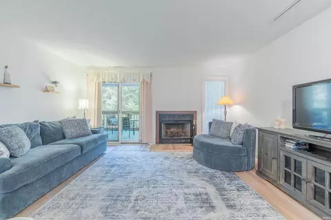 Living - 1847 Eagle Bay Dr, Bloomington, IN 47401 photo 2 of 3