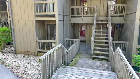 9006 Pointe Ridge Ln #4, Bloomington, IN 47401