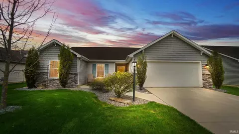 15911 Classic Lake Dr, Huntertown, IN 46748