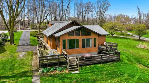8060 N Brown Rd, Columbia City, IN 46725