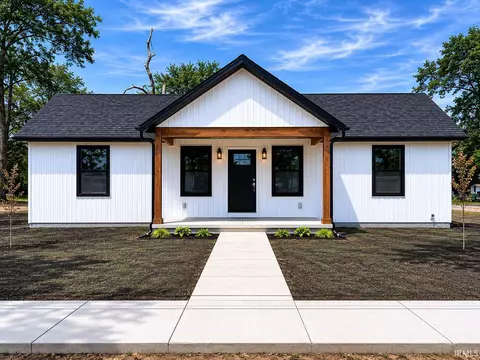208 Franklin St, North Judson, IN 46366