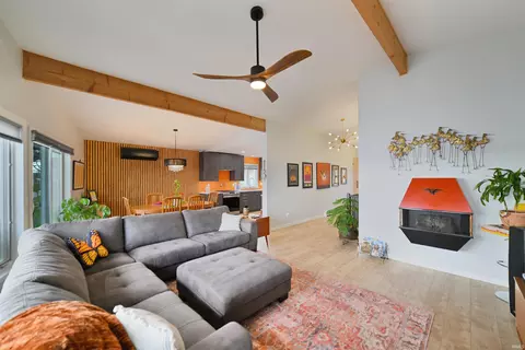 Living - 1043 E Northshore Dr, Syracuse, IN 46567 photo 2 of 4