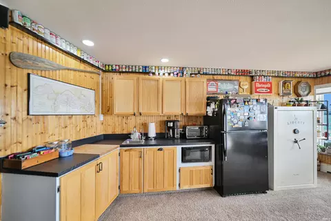 Kitchen - 1043 E Northshore Dr, Syracuse, IN 46567 photo 3 of 3