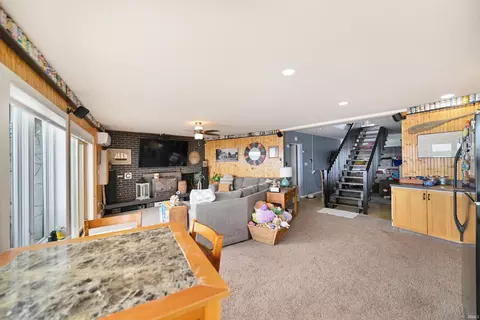 Living - 1043 E Northshore Dr, Syracuse, IN 46567 photo 3 of 4