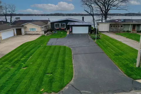 Exterior - 1043 E Northshore Dr, Syracuse, IN 46567 photo 2 of 4