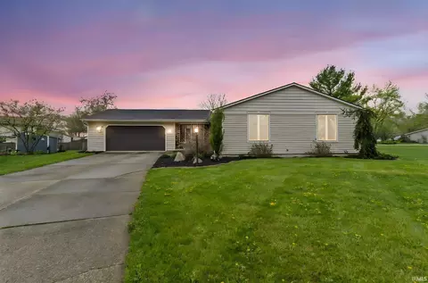 8506 Maple Bluff Ct, New Haven, IN 46774