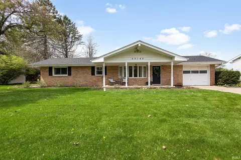 53145 Oakton Dr, South Bend, IN 46637