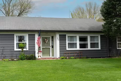 19675 Rolling Acres Dr, South Bend, IN 46614