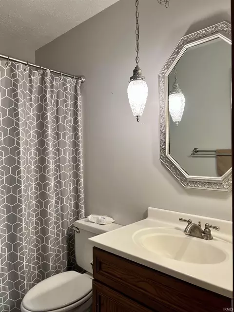 Bath - 1430 Hancock Ave, Mitchell, IN 47446 photo 2 of 2