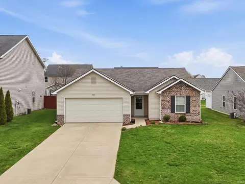 1924 Black Bear Dr, Fort Wayne, IN 46808