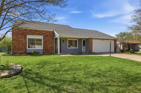 1823 Lima Valley Dr, Fort Wayne, IN 46818