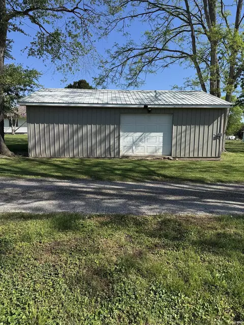 911 S Illinois St, Bicknell, IN 47512