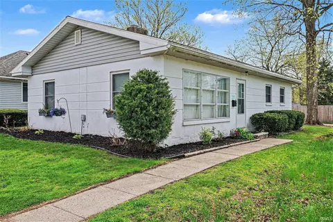 304 14th St, Winona Lake, IN 46590