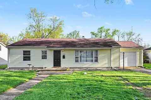 606 E John St, Nappanee, IN 46550