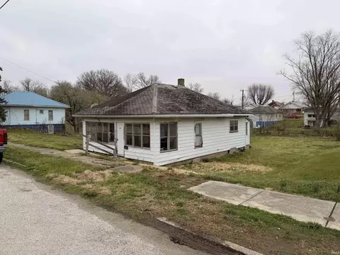 1004 N Washington St, Bicknell, IN 47512