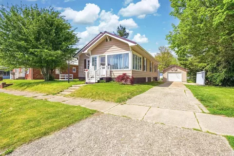 412 W 6th St, Bicknell, IN 47512