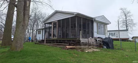 4112 S Lakeshore Dr, Mentone, IN 46539