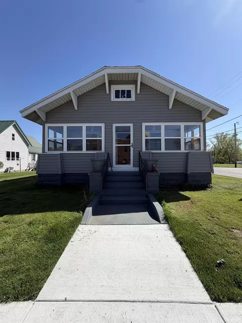 8006 E Main St, Dugger, IN 47848