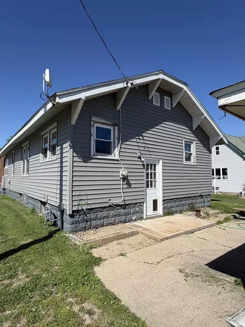 Exterior - 8006 E Main St, Dugger, IN 47848 photo 2 of 7