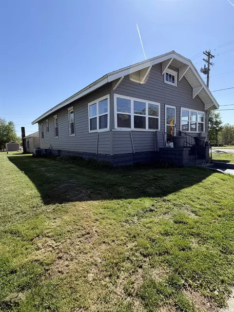 Exterior - 8006 E Main St, Dugger, IN 47848 photo 5 of 7