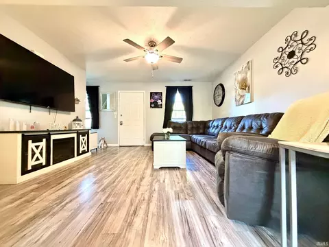 Living - 154 J Hunter Dr, Bedford, IN 47421 photo 2 of 4