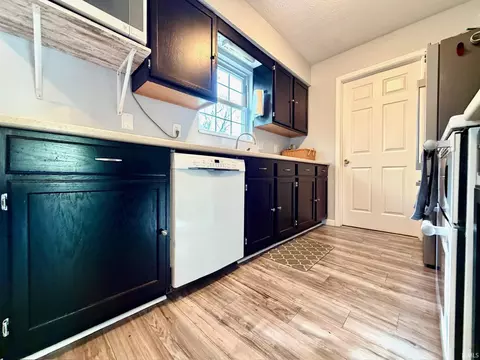 Kitchen - 154 J Hunter Dr, Bedford, IN 47421 photo 2 of 5